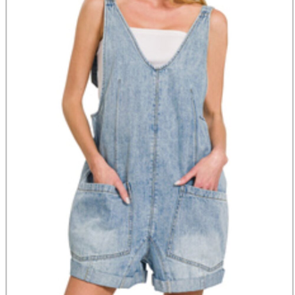 Zenana Outfitters Light Wash Denim Short Overalls New!!